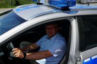 Nowy radiowóz dla krzyżanowickich policjantów, auto przejmuje dzielnicowy Andrzej Chudyga
