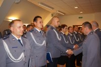 Generał Krzysztof Justyński wręcza awanse na wyższe stopnie policyjne